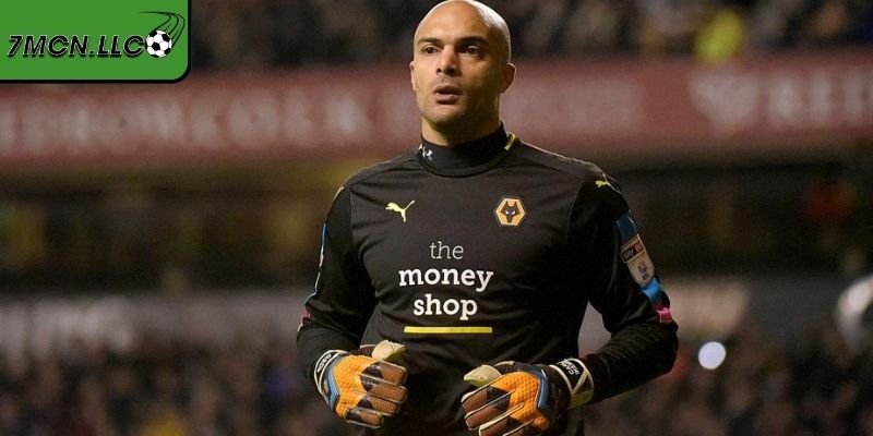 Carl Ikeme chiếm ưu thế không chiến nhờ thể hình vượt trội